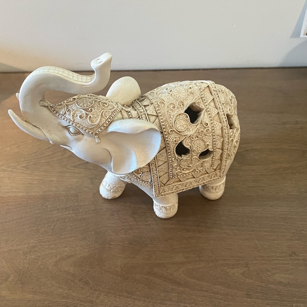 Lucky Elephant statue by Three Hands Corporation - Picture 4 of 9